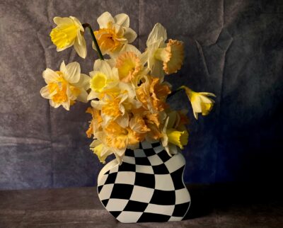 Daffodil minimalism arrangement by Floris Noctern